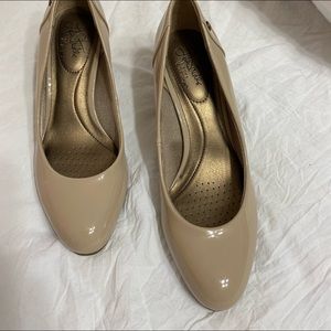 New size 8 life stride shoes